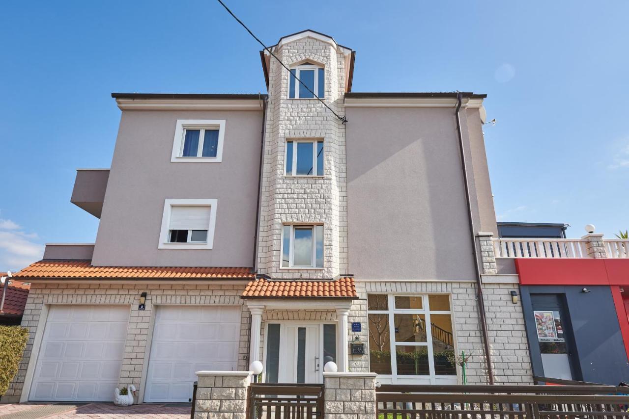 Apartments Lovric With Sea View Kaštela Eksteriør bilde
