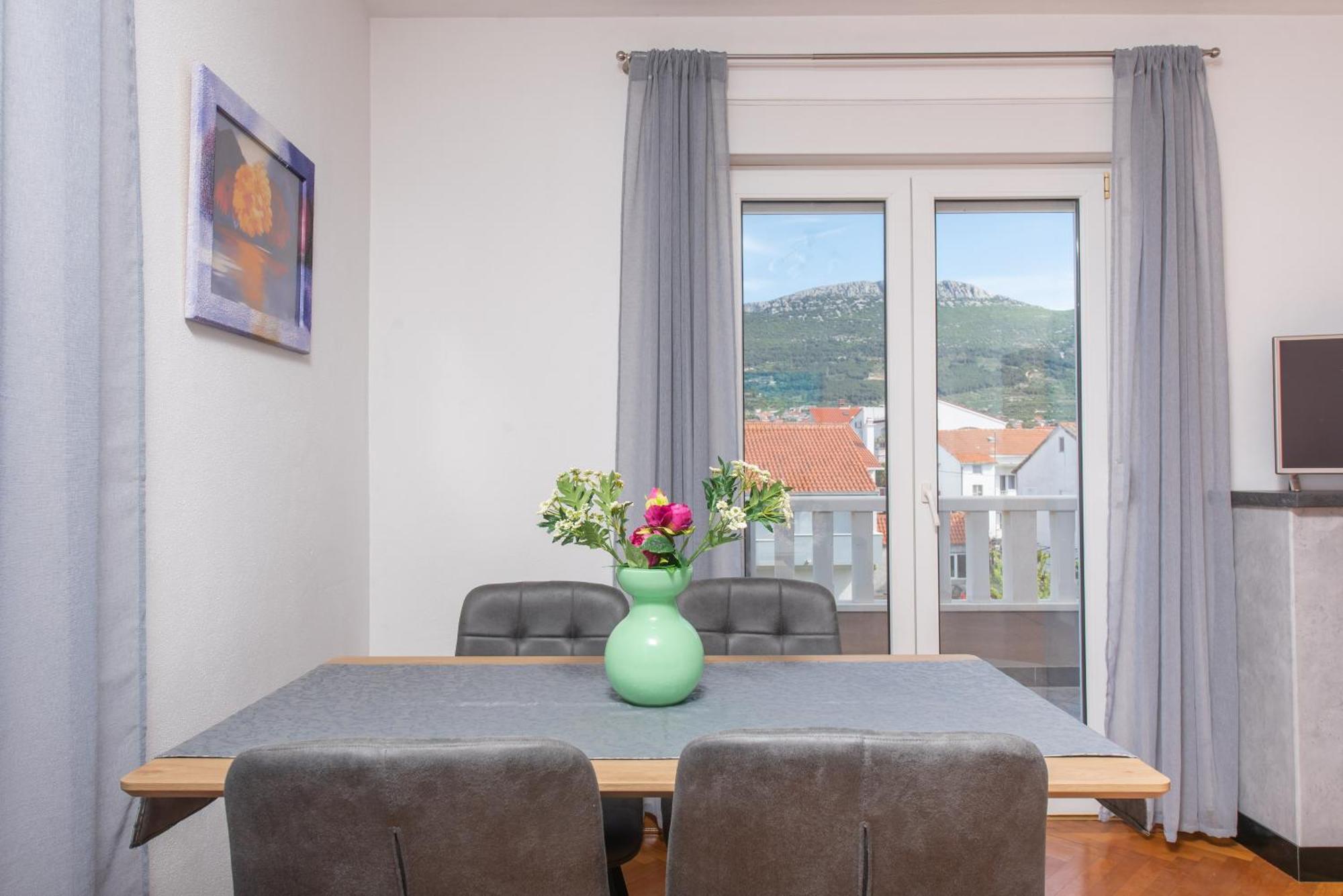 Apartments Lovric With Sea View Kaštela Eksteriør bilde