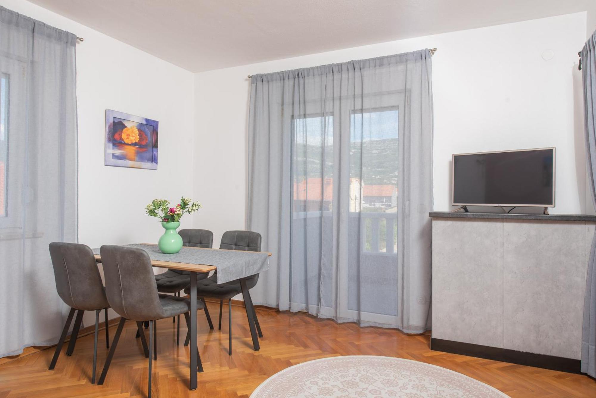 Apartments Lovric With Sea View Kaštela Eksteriør bilde