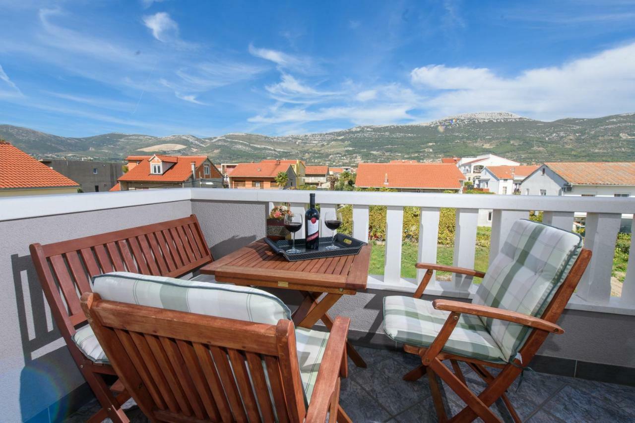 Apartments Lovric With Sea View Kaštela Eksteriør bilde