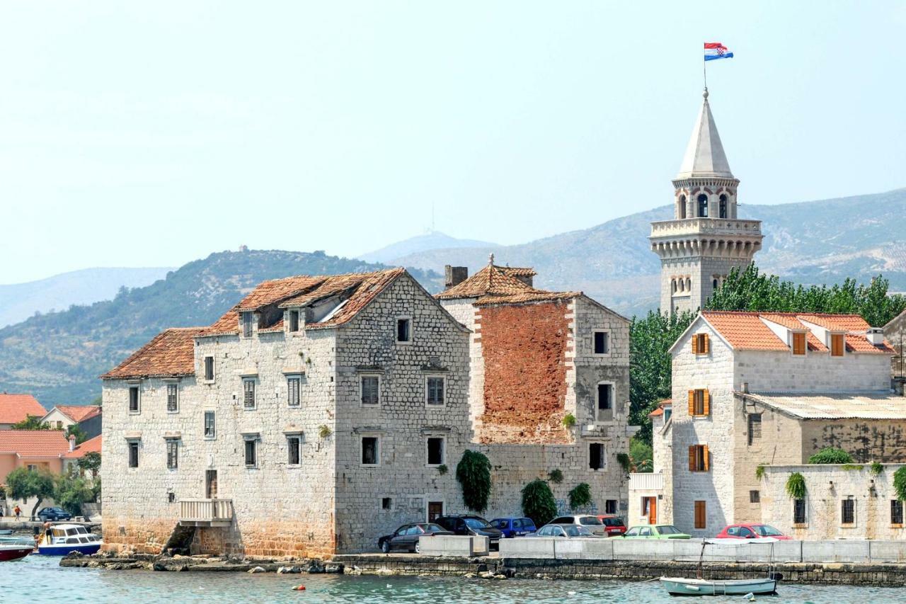 Apartments Lovric With Sea View Kaštela Eksteriør bilde